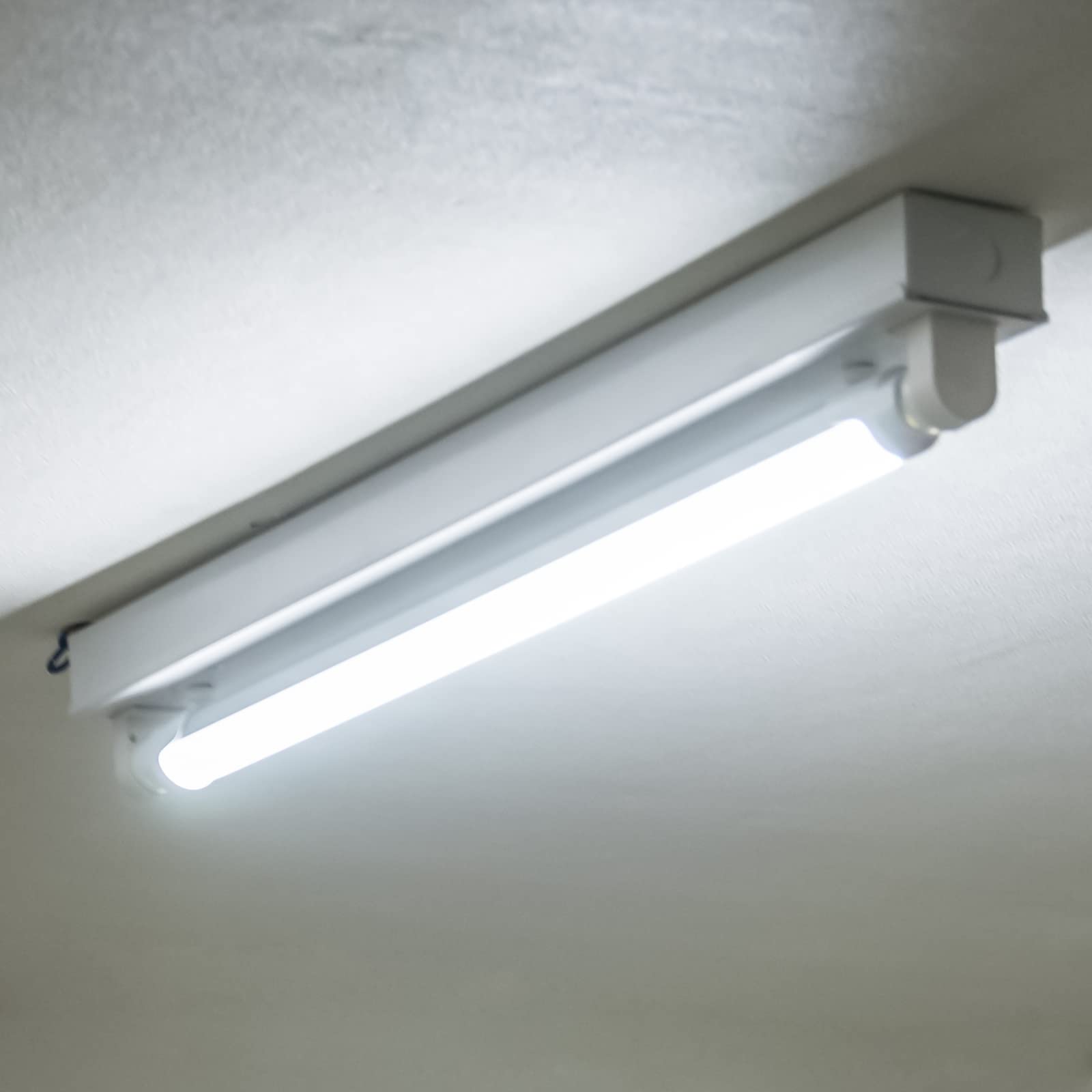 Amazon.co.jp: 共同照明 LED蛍光灯20W形 トラフ20W形器具1灯式 ベース